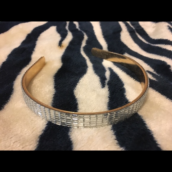Headband Never Worn - Picture 4 of 6